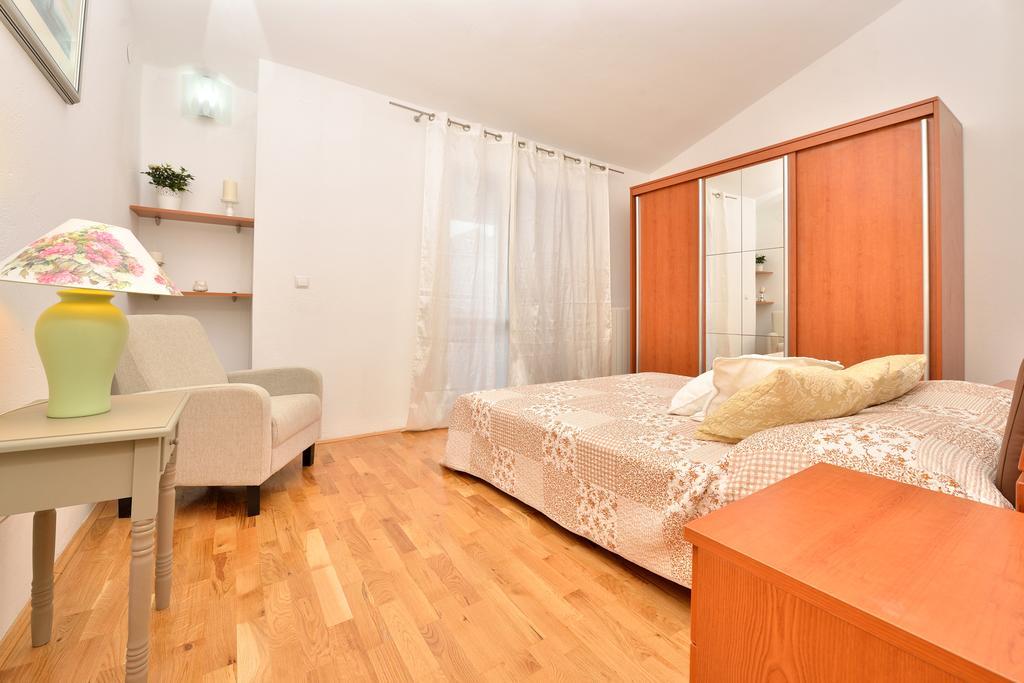 Beachfront Skoblar Holiday Home With Seaview Privlaka  Exterior photo